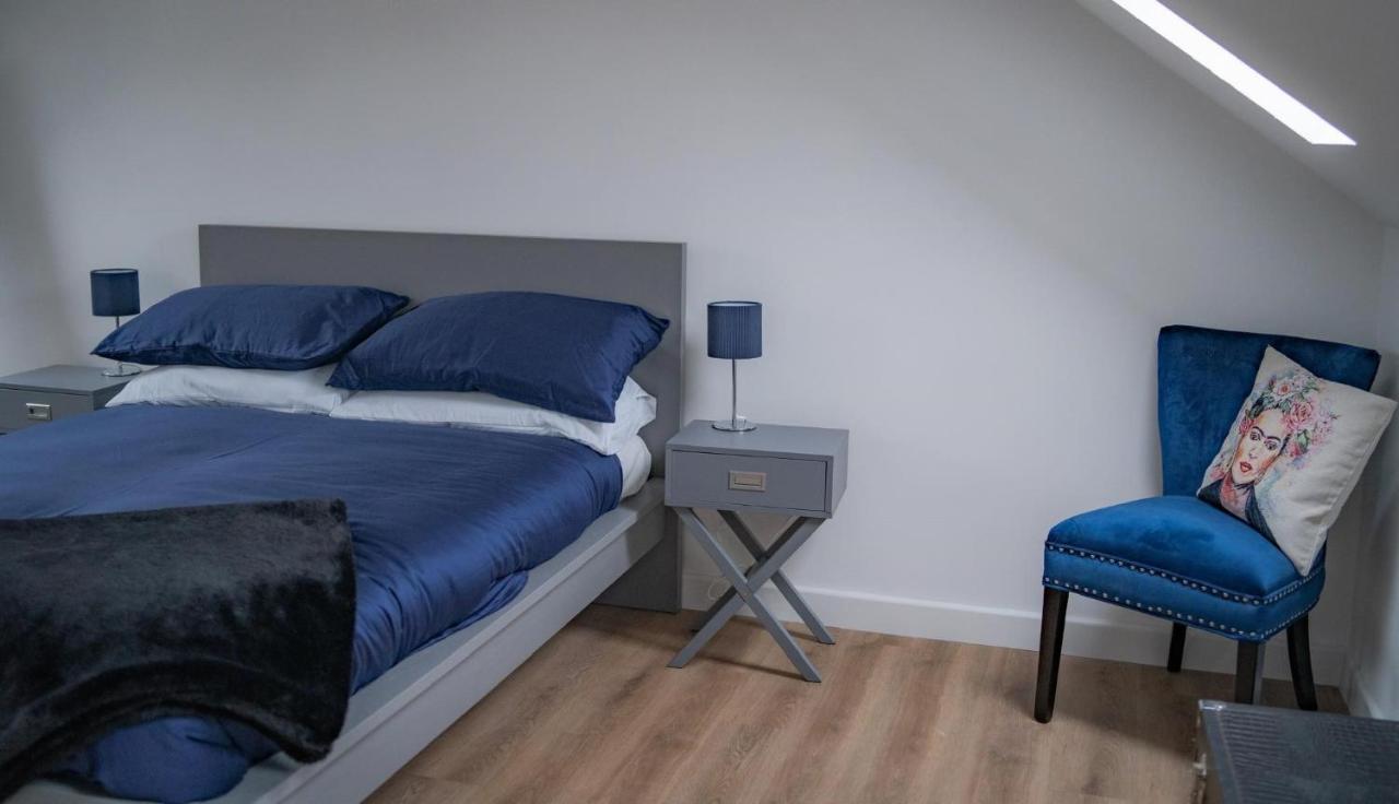 The Red House Modern Stylish Home From Home Walking Distance To Cardiff Bay And City Centre With Parking Buitenkant foto