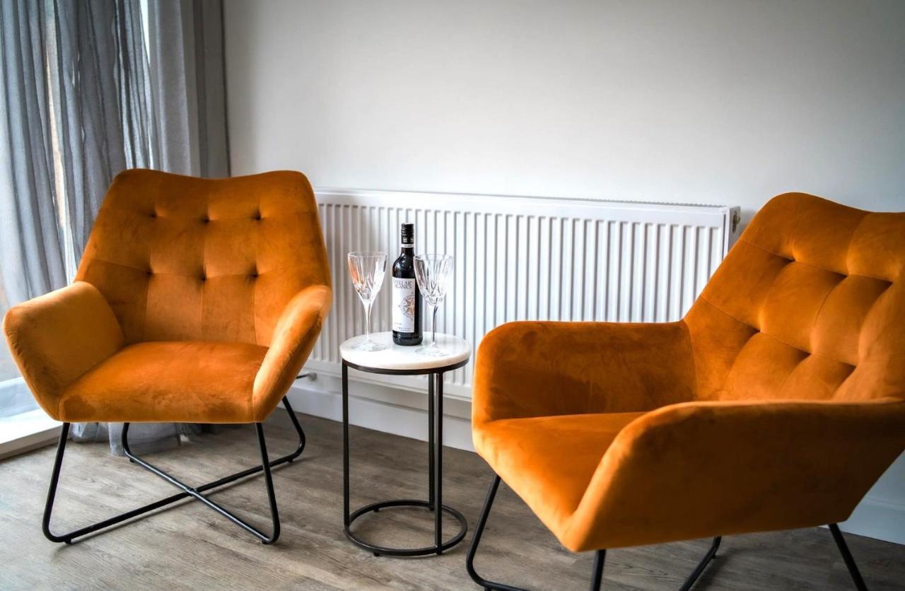 The Red House Modern Stylish Home From Home Walking Distance To Cardiff Bay And City Centre With Parking Buitenkant foto